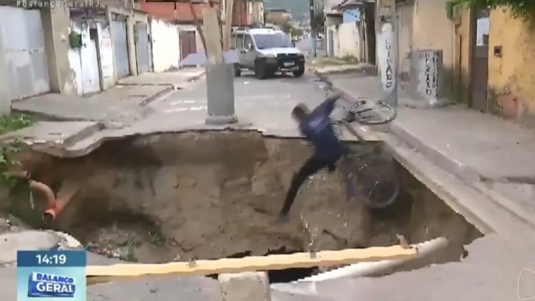 Ciclista Cai em Cratera ao Vivo durante Reportagem, Chocando Jornalista do RJ no Ar